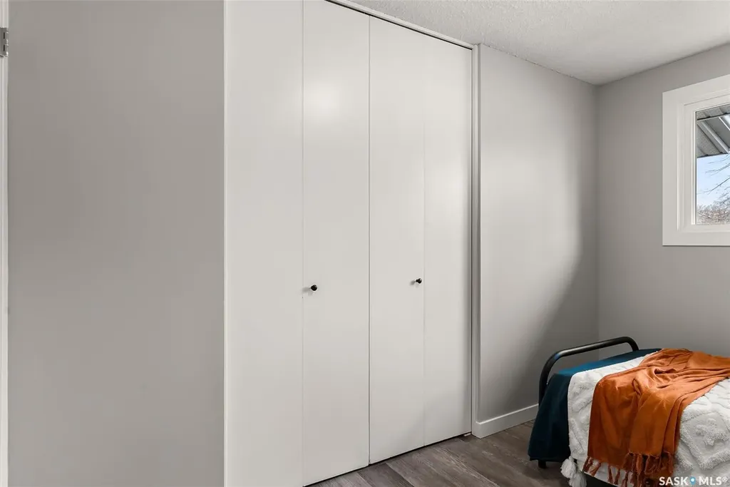 17 Willowview Street Regina SK S4R 5K2