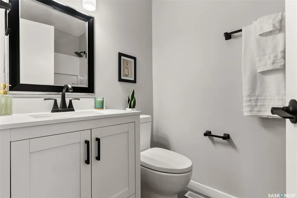 17 Willowview Street Regina SK S4R 5K2
