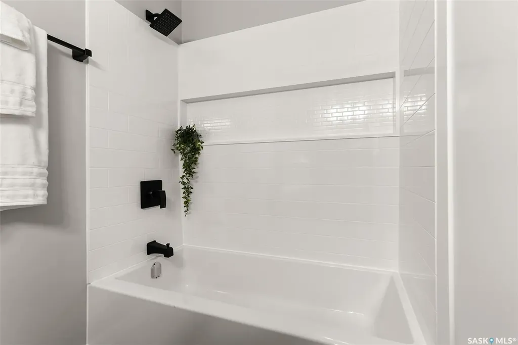 17 Willowview Street Regina SK S4R 5K2