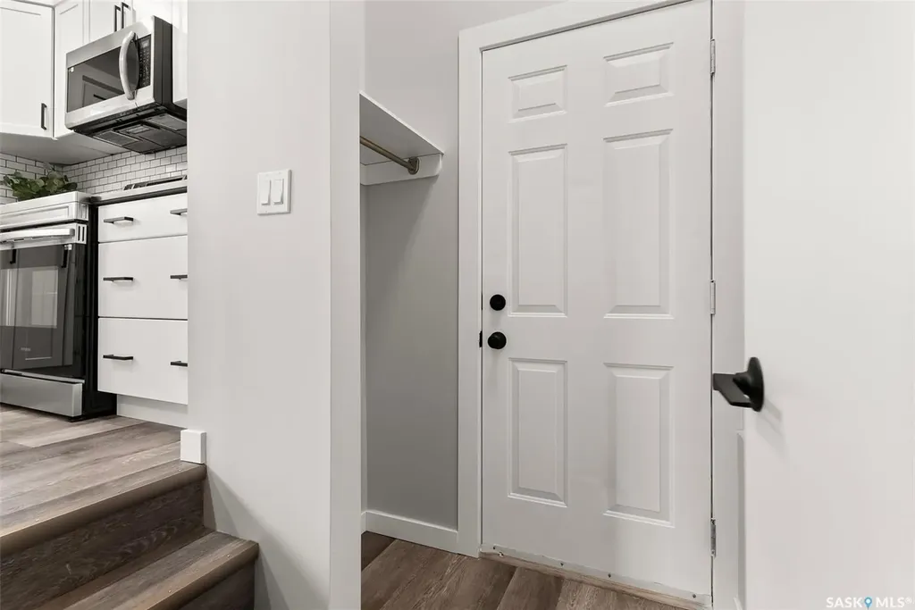 17 Willowview Street Regina SK S4R 5K2