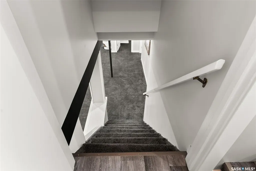 17 Willowview Street Regina SK S4R 5K2