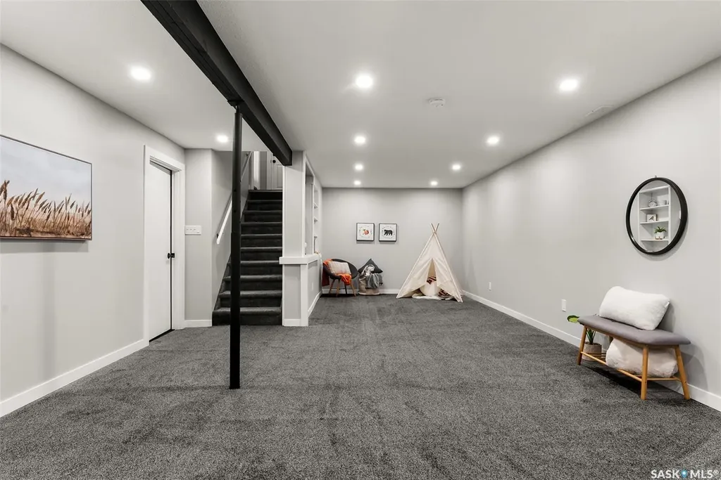 17 Willowview Street Regina SK S4R 5K2