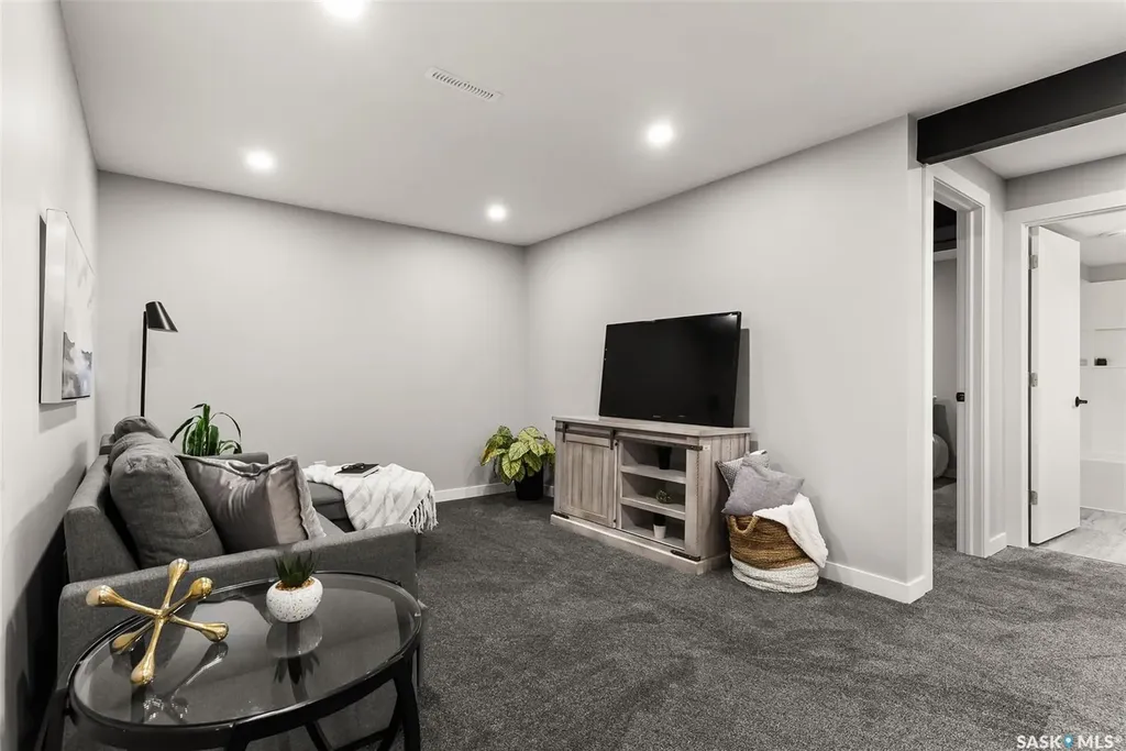 17 Willowview Street Regina SK S4R 5K2