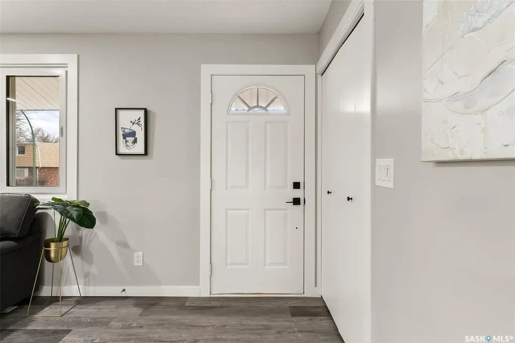 17 Willowview Street Regina SK S4R 5K2