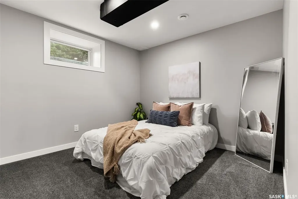 17 Willowview Street Regina SK S4R 5K2