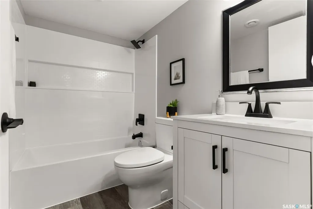 17 Willowview Street Regina SK S4R 5K2