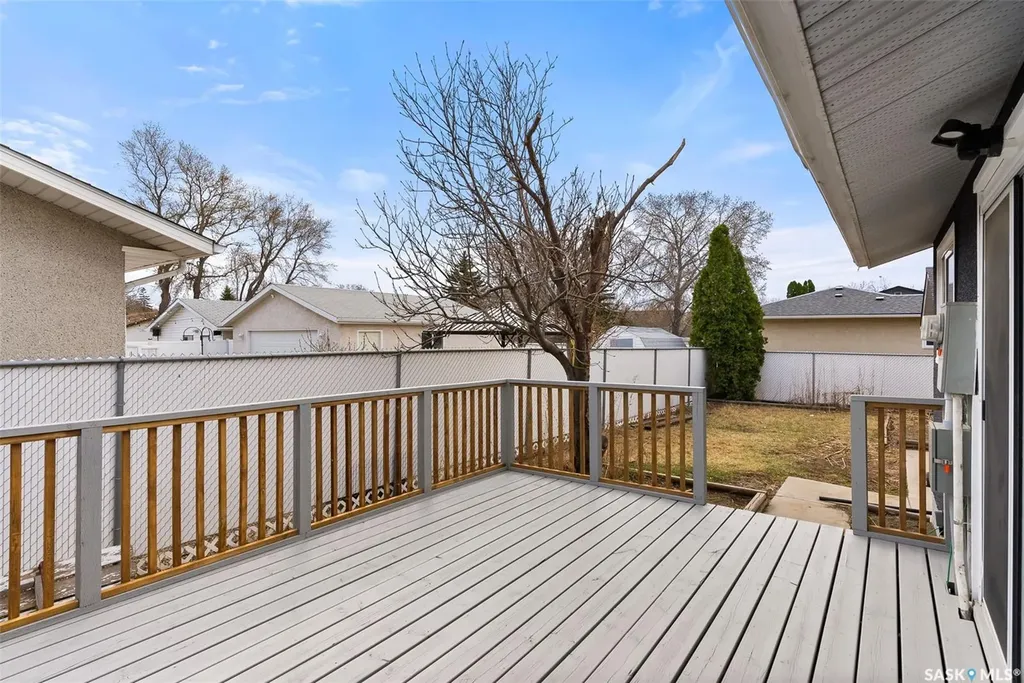 17 Willowview Street Regina SK S4R 5K2