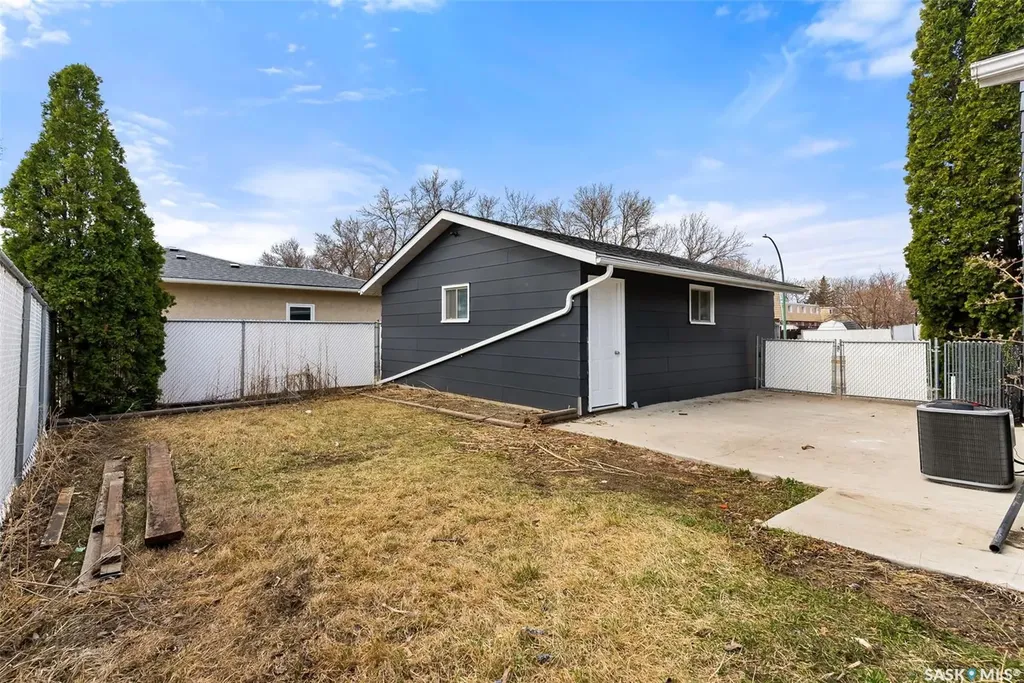 17 Willowview Street Regina SK S4R 5K2
