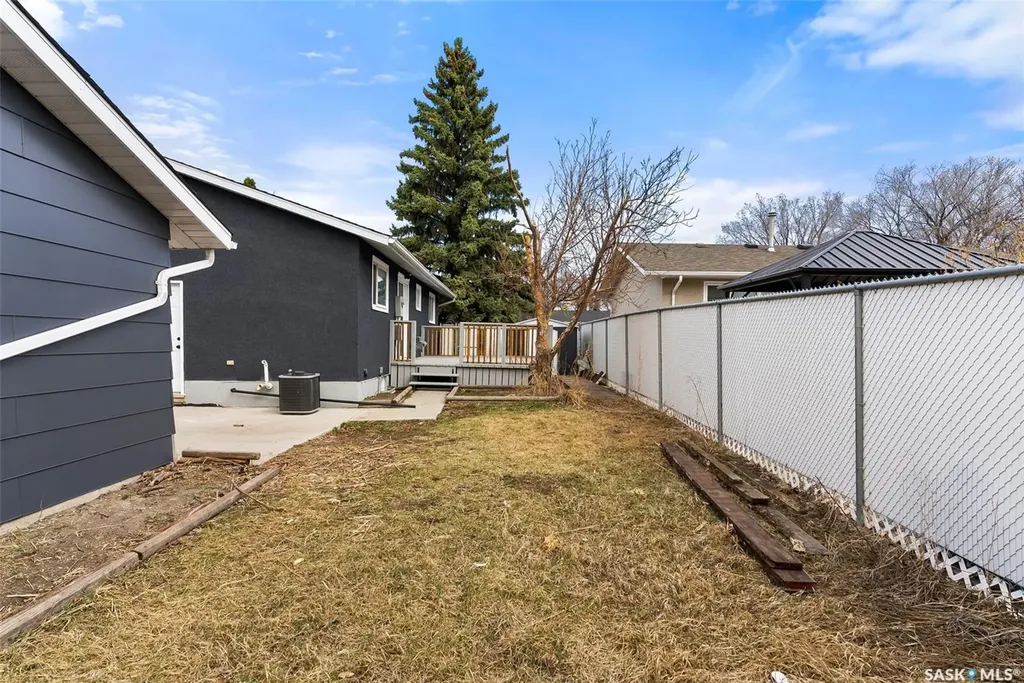 17 Willowview Street Regina SK S4R 5K2