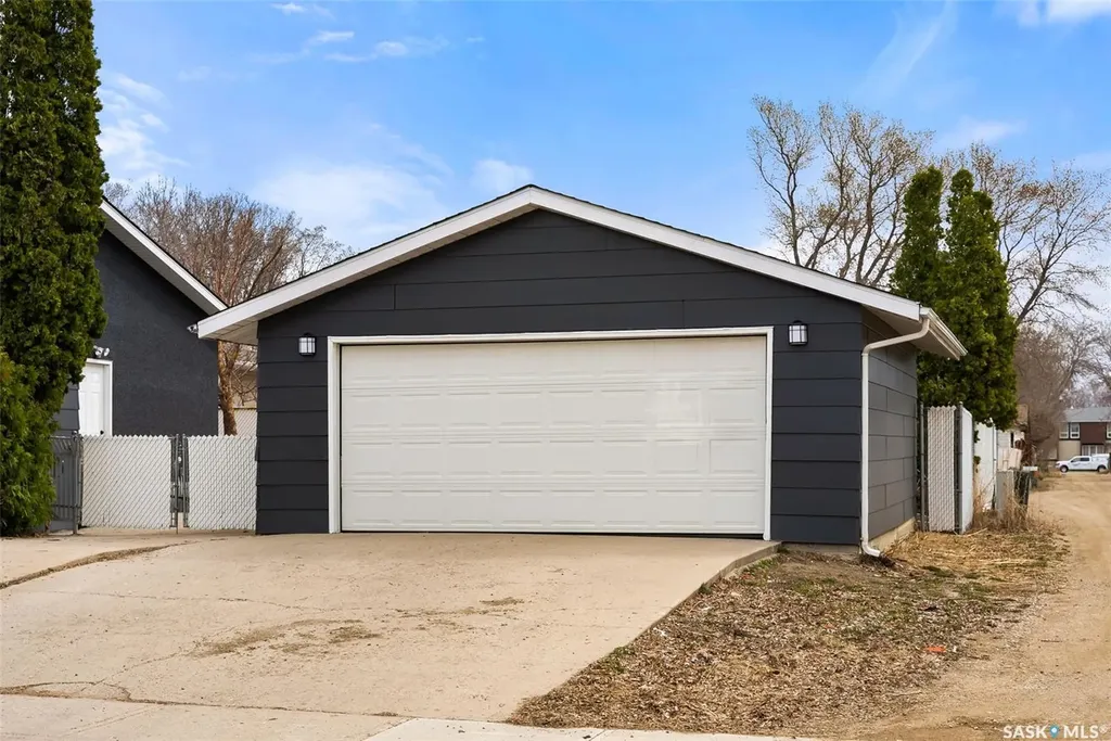 17 Willowview Street Regina SK S4R 5K2