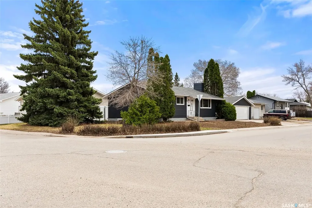 17 Willowview Street Regina SK S4R 5K2
