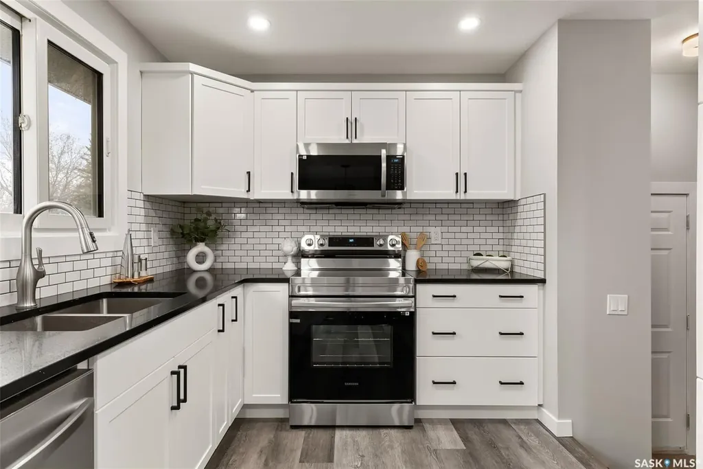 17 Willowview Street Regina SK S4R 5K2