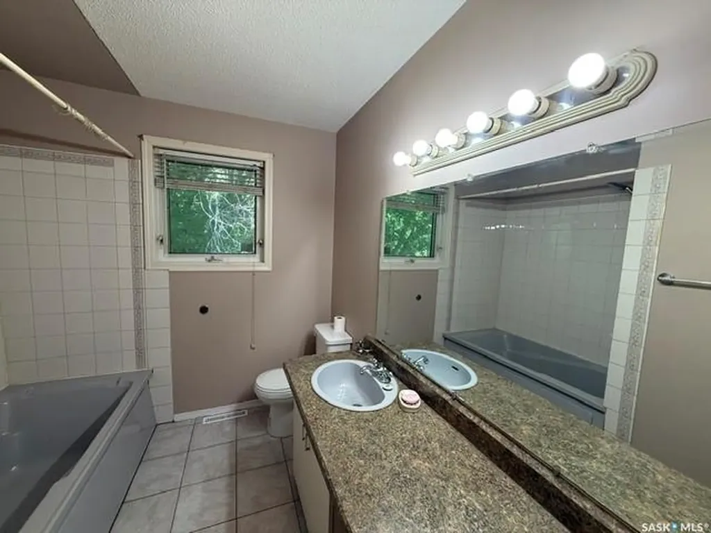 245 Queen Elizabeth Boulevard Kamsack SK S0A 1S0