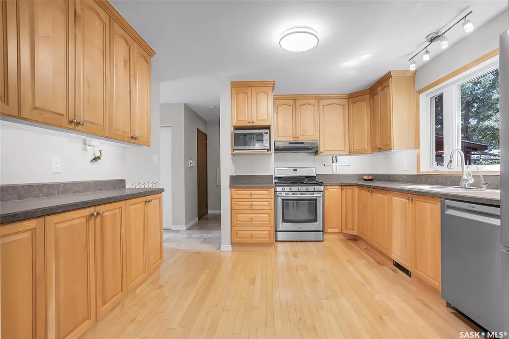 77 Potter Crescent Saskatoon SK S7H 3L2
