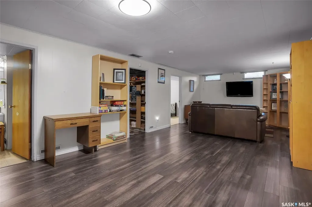77 Potter Crescent Saskatoon SK S7H 3L2
