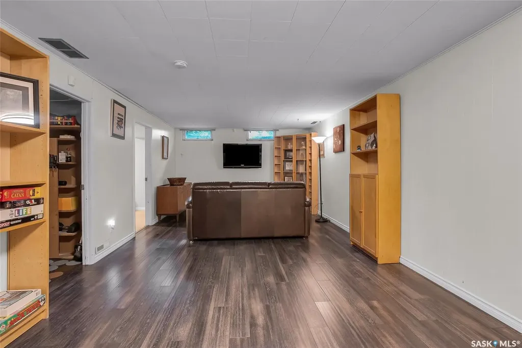 77 Potter Crescent Saskatoon SK S7H 3L2