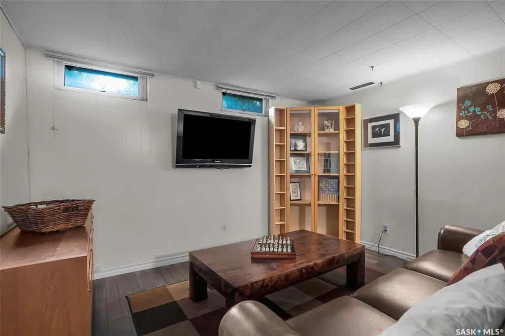 77 Potter Crescent Saskatoon SK S7H 3L2