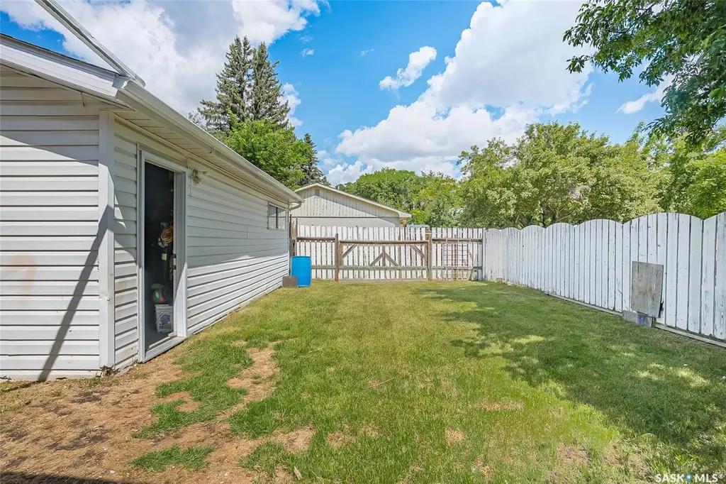 77 Potter Crescent Saskatoon SK S7H 3L2