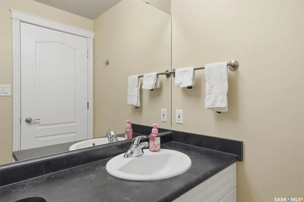 106 Armistice Way Saskatoon SK S7J 2H4