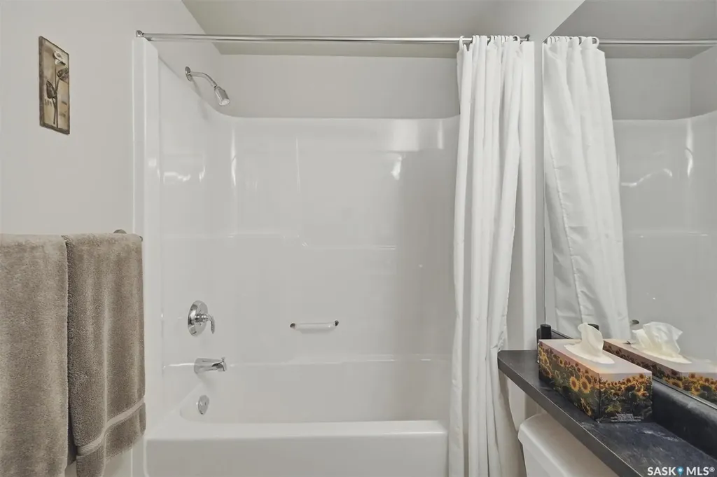 106 Armistice Way Saskatoon SK S7J 2H4