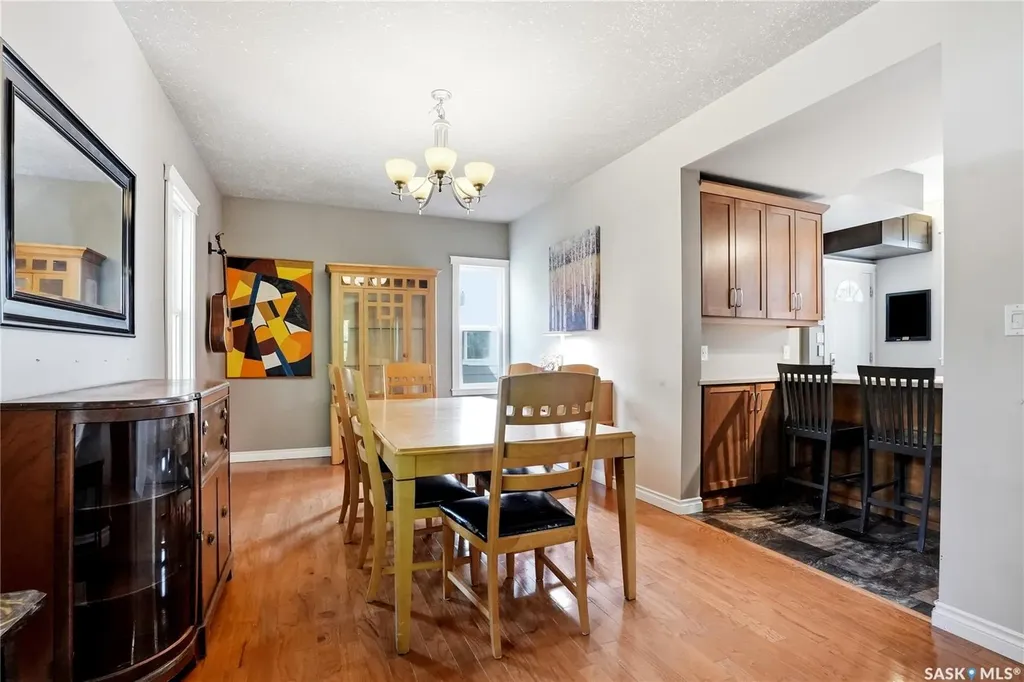 212 25th Street W Saskatoon SK S7L 0C4
