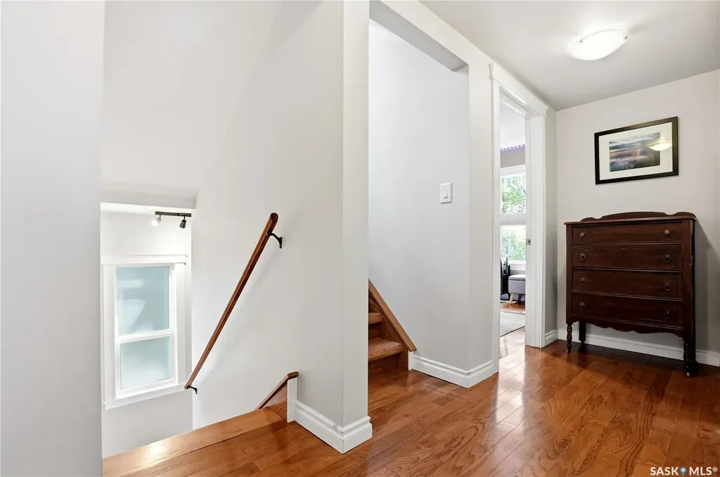 212 25th Street W Saskatoon SK S7L 0C4