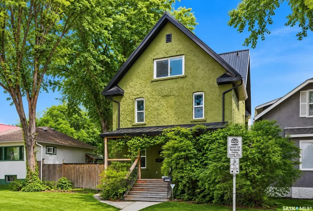 212 25th Street W Saskatoon SK S7L 0C4