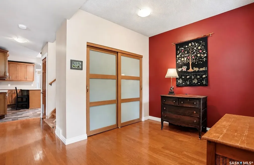 212 25th Street W Saskatoon SK S7L 0C4