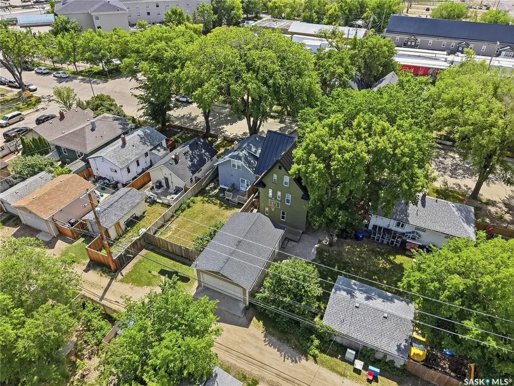 212 25th Street W Saskatoon SK S7L 0C4