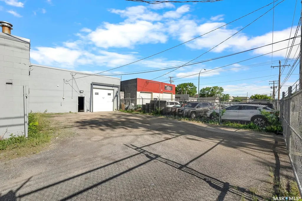 1005 Winnipeg Street Regina SK S4R 1J3