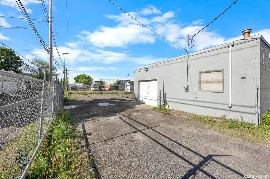 1015 Winnipeg Street Regina SK S4R 1J3