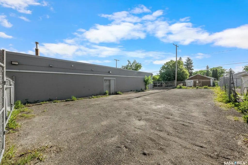 1015 Winnipeg Street Regina SK S4R 1J3