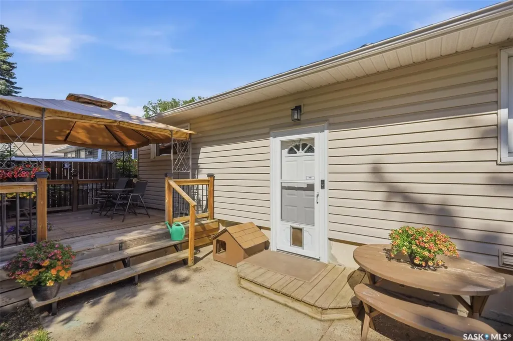2510 Lansdowne Avenue Saskatoon SK S7J 1H4