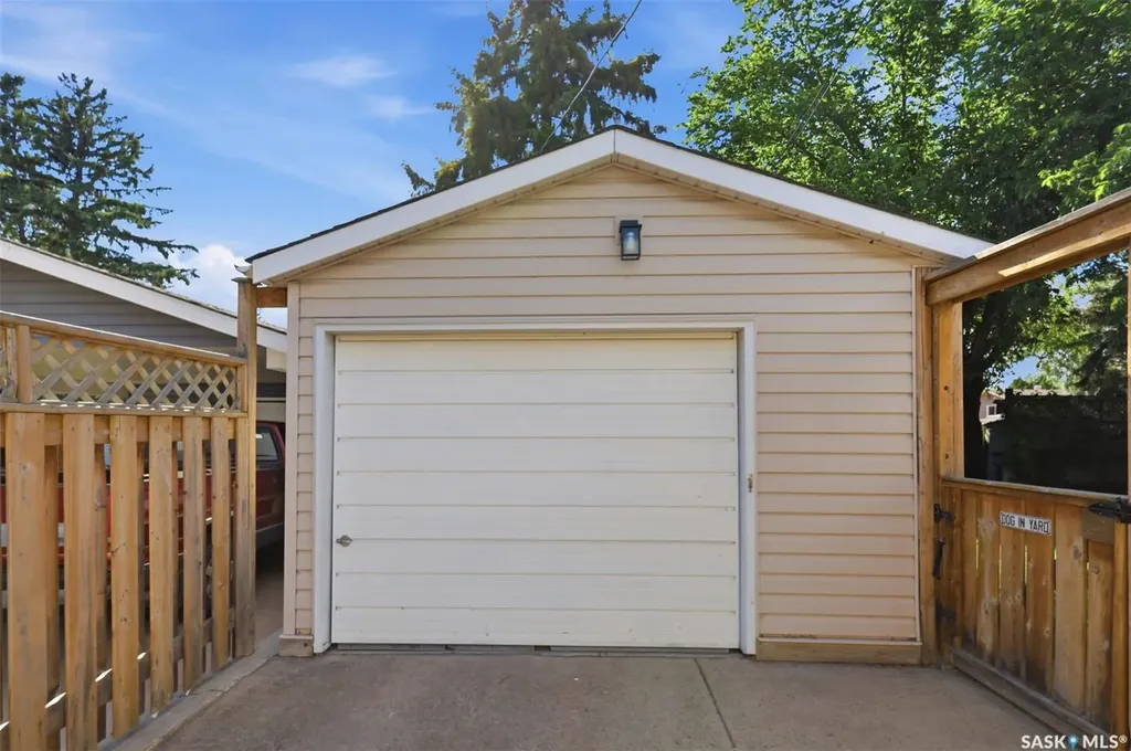 2510 Lansdowne Avenue Saskatoon SK S7J 1H4