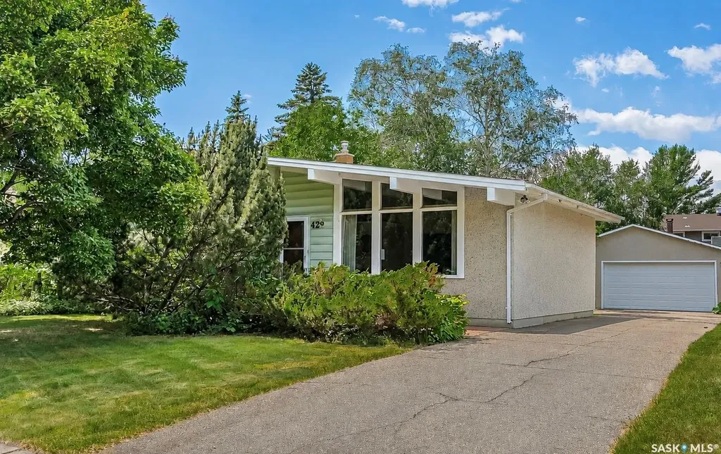 42 Neilson Crescent Saskatoon SK S4R 7R2