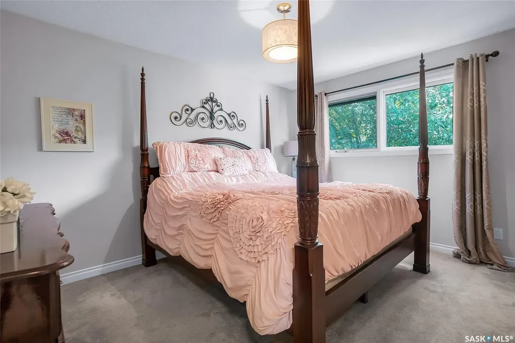 42 Neilson Crescent Saskatoon SK S4R 7R2