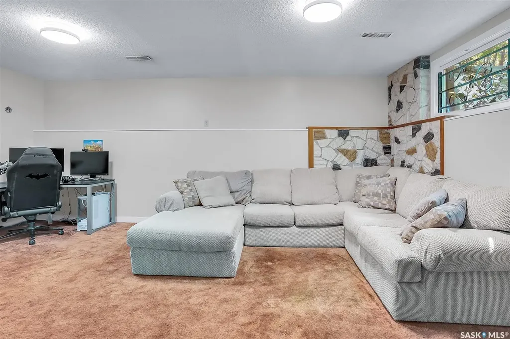 42 Neilson Crescent Saskatoon SK S4R 7R2