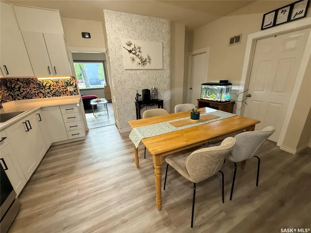 1336 D Avenue N Saskatoon SK S7L 1P3