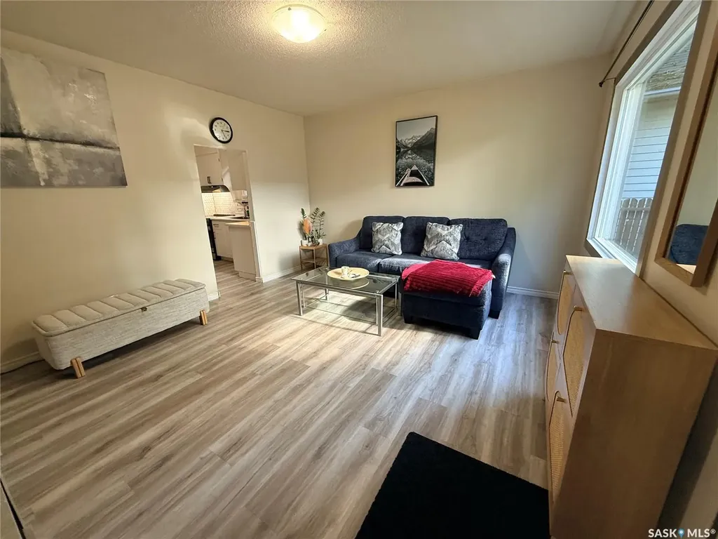 1336 D Avenue N Saskatoon SK S7L 1P3