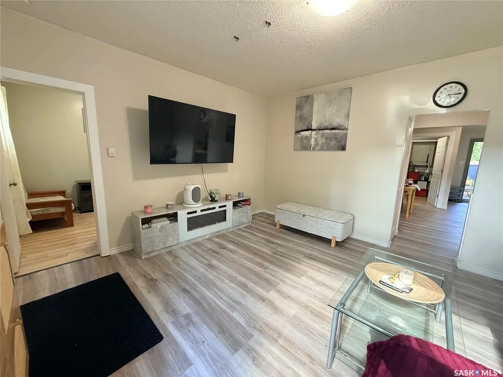 1336 D Avenue N Saskatoon SK S7L 1P3