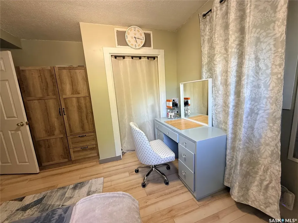 1336 D Avenue N Saskatoon SK S7L 1P3