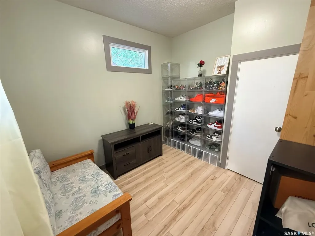 1336 D Avenue N Saskatoon SK S7L 1P3