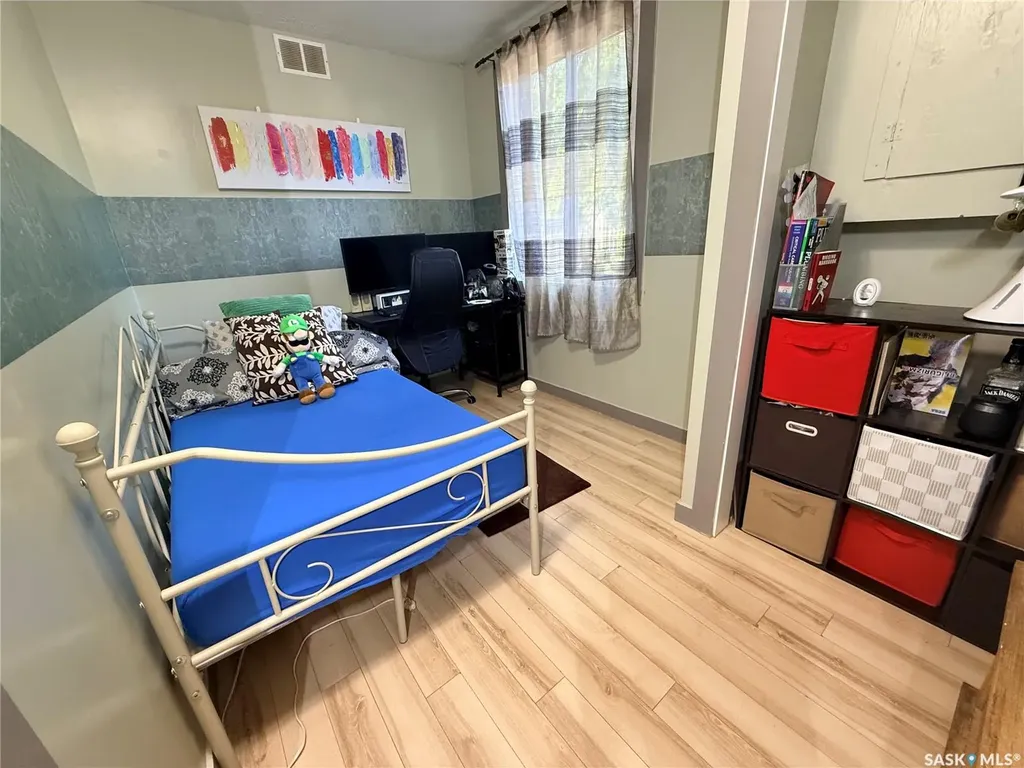 1336 D Avenue N Saskatoon SK S7L 1P3