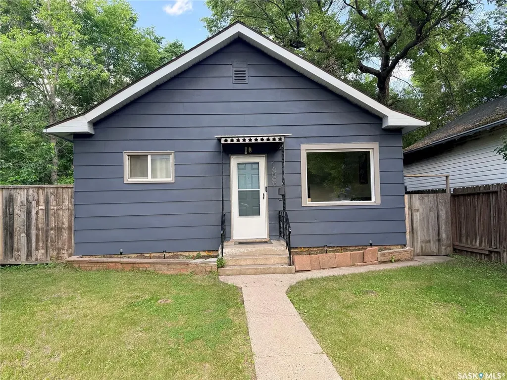 1336 D Avenue N Saskatoon SK S7L 1P3