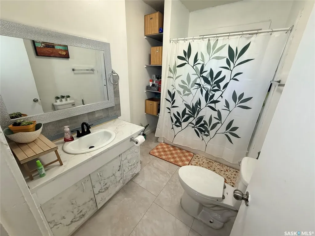 1336 D Avenue N Saskatoon SK S7L 1P3