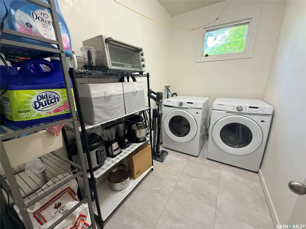 1336 D Avenue N Saskatoon SK S7L 1P3