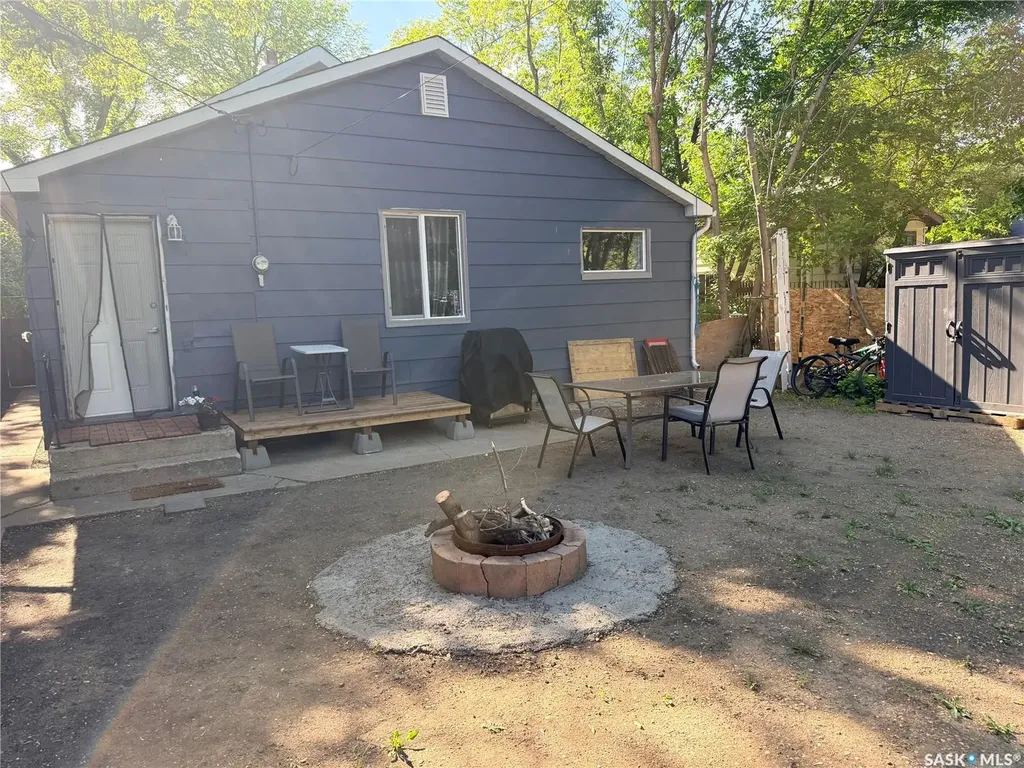 1336 D Avenue N Saskatoon SK S7L 1P3