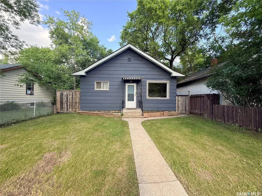 1336 D Avenue N Saskatoon SK S7L 1P3