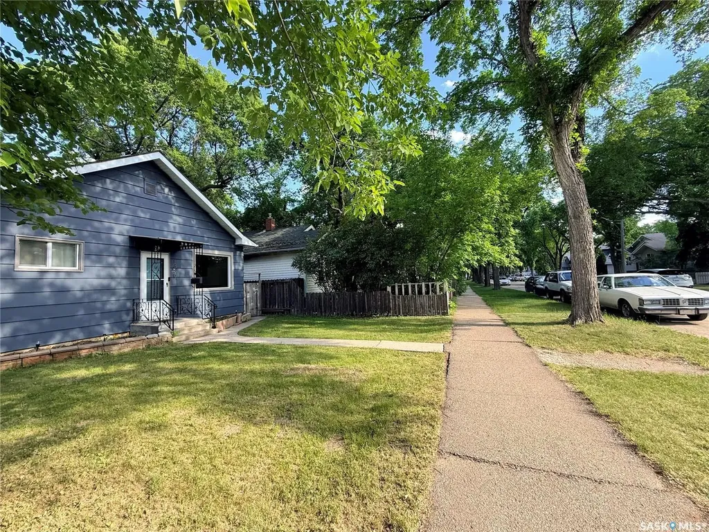 1336 D Avenue N Saskatoon SK S7L 1P3