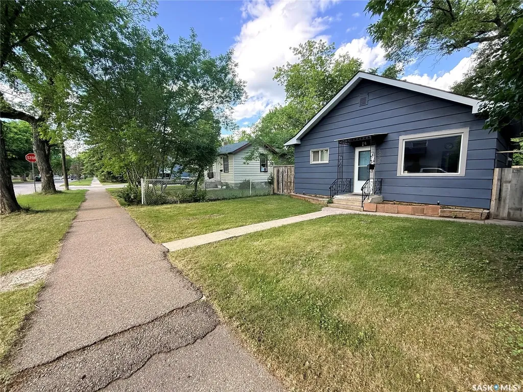 1336 D Avenue N Saskatoon SK S7L 1P3